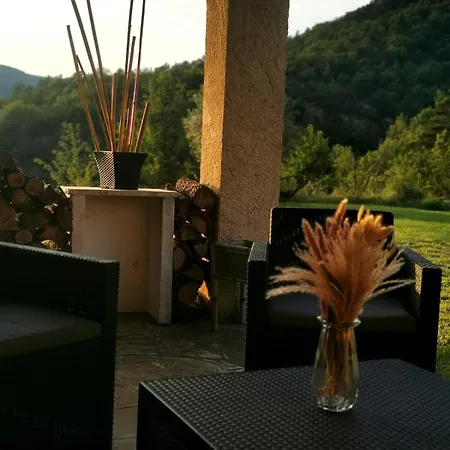 Corps De Ferme En Haute Provence
